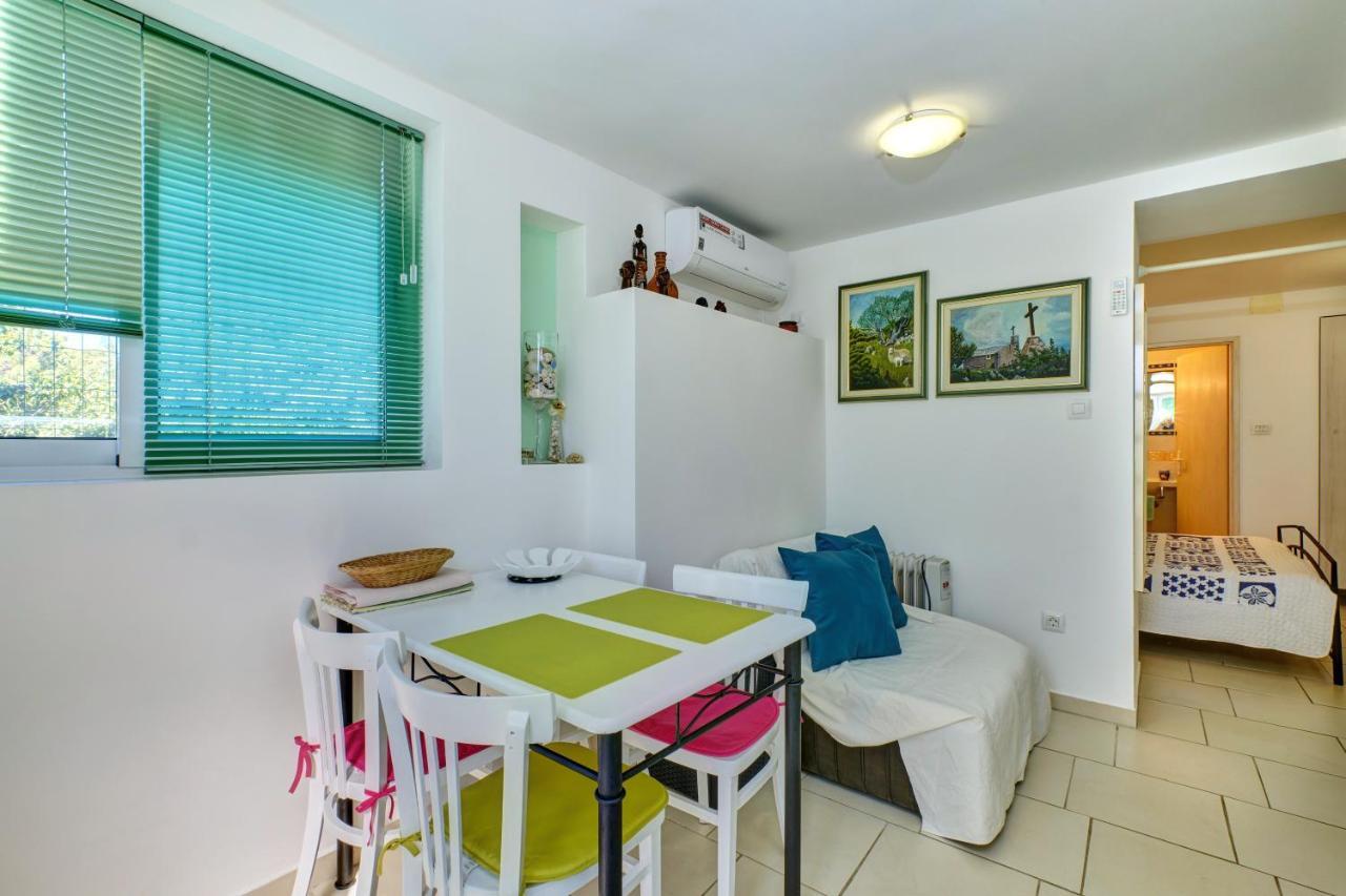 Apartment Neno - Terrace & Parking Veli Lošinj Exterior foto