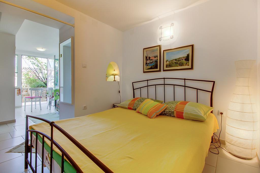 Apartment Neno - Terrace & Parking Veli Lošinj Exterior foto