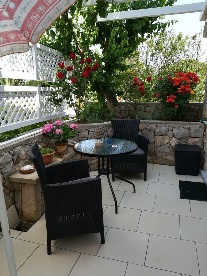 Apartment Neno - Terrace & Parking Veli Lošinj Exterior foto